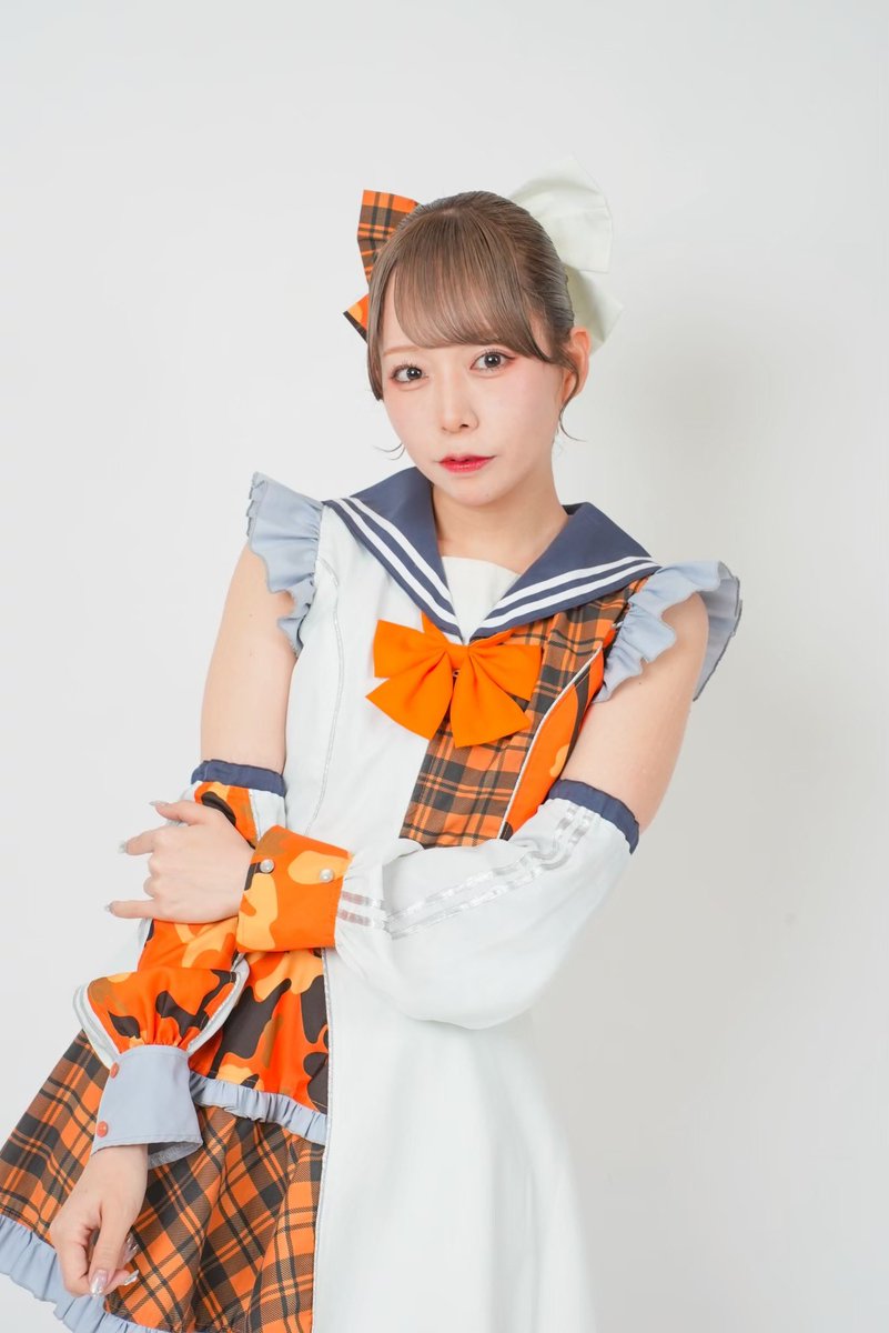 lesson_to_me's tweet photo. 📖✨ レスミー PROFILE 公開 ✨📖
︶∨︶︶︶︶︶︶︶︶︶︶︶︶︶︶︶

#レッスントゥミー メンバーの
プロフィールを大公開〜〜!!🌈💭

今回紹介するのは…おしゃべりモンスター!!
🧡今宮ムギ(@lesson_to_mugi )

趣味や特技、アイドルになったきっかけから
ライブで注目してほしいポイントまで👀

これを見れば、もっとメンバーのことを知れちゃうかも…
ぜひチェックしてみてね🔍