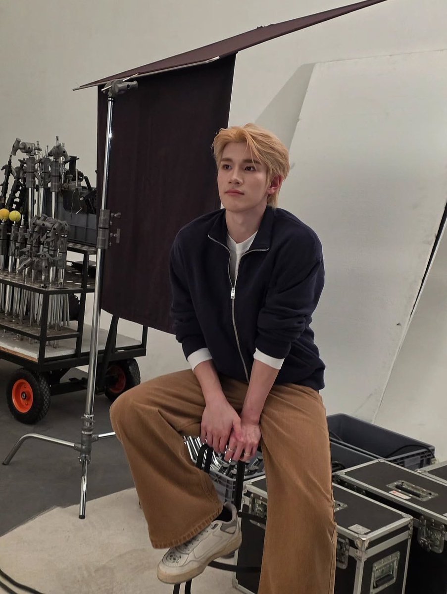 foronor_'s tweet photo. 🪥: ทำไมทำหน้าเหมือนแมวตาแป๋วแบบนั้นละครับ?

🌻: อ้าวแล้วทำหน้าแบบนี้ไม่เหรอ 🥺

🪥: ทำได้ค่ะ แต่พี่หวงเธอ

🌻: หวงอะไร มีไรให้หวง

🪥: ก็เธอทำตัวน่ารักไงคะ พี่ก็หวงเธอเป็นธรรมดา

🌻: โอ๊ย! มาหวงไรตอนนี้ รีบๆสิถ่ายเก๊กท่านานละ เมื่อย!😾

🪥: ขอโทษค่ะพี่ผิดเอง จะถ่ายละน้า 
แช๊ะ 📸 https://t.co/4lgV9p0Jtj
