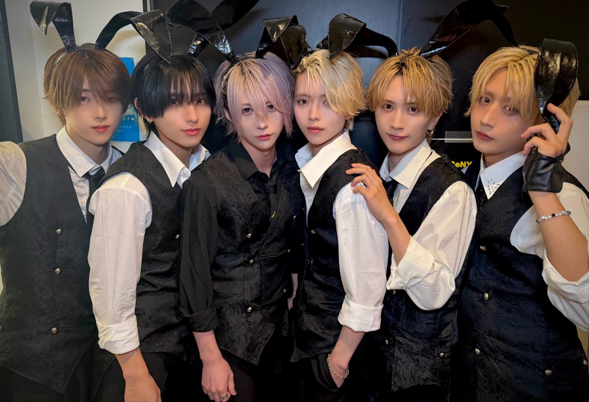 untitle_info's tweet photo. Untitle 単独公演『 episode 3 』
お月見ウサ耳公演🐰
@ 横浜ReNY 

お越しいただきありがとうございました❕ https://t.co/HkQqYijxub