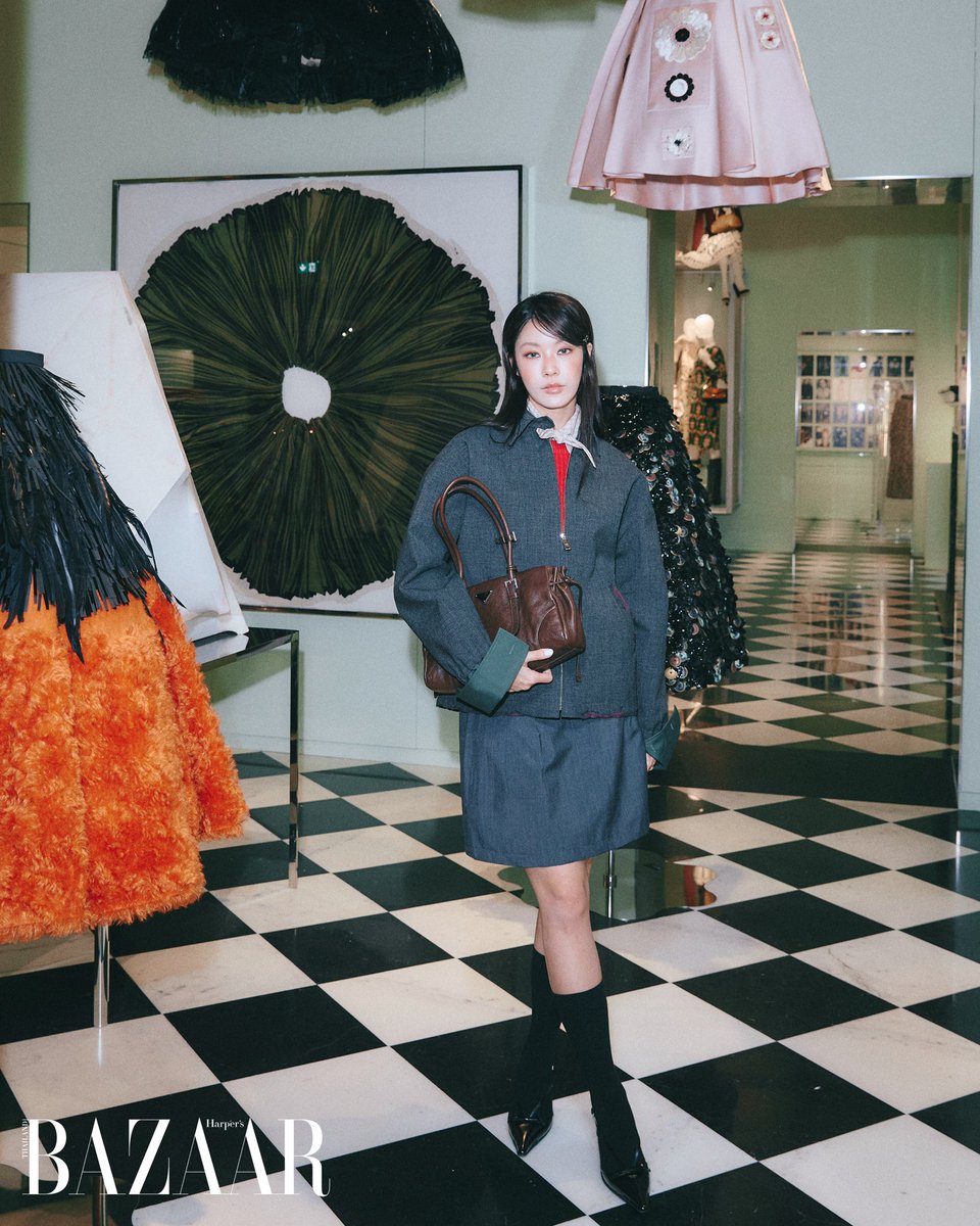 bazaarthailand's tweet photo. #BAZAARExclusive เผยเซ็ทภาพสุดเอ็กคลูซีฟของ ‘น้ำตาล-ทิพนารี’ เเบรนด์เเอมบาสเดอร์สาวของ Prada ขณะเยี่ยมชมบูติกของเเบรนด์ ณ Galleria Vittorio Emanuele II ในเมืองมิลาน 

#PradaGalleriaMilano
#Pradasphere
#Prada 
#BAZAARThailand https://t.co/cJ8f21bLcb