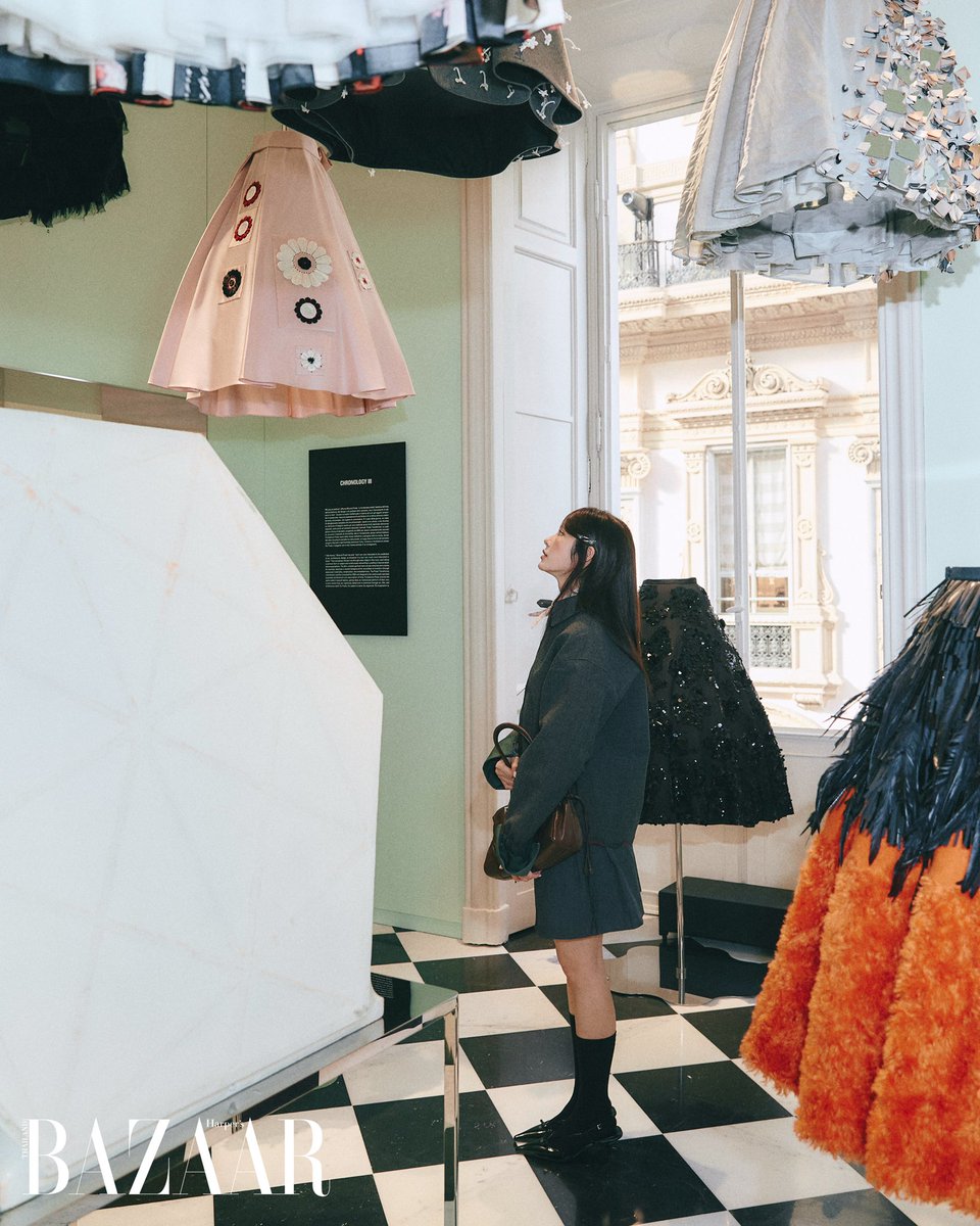 bazaarthailand's tweet photo. #BAZAARExclusive เผยเซ็ทภาพสุดเอ็กคลูซีฟของ ‘น้ำตาล-ทิพนารี’ เเบรนด์เเอมบาสเดอร์สาวของ Prada ขณะเยี่ยมชมบูติกของเเบรนด์ ณ Galleria Vittorio Emanuele II ในเมืองมิลาน 

#PradaGalleriaMilano
#Pradasphere
#Prada 
#BAZAARThailand https://t.co/cJ8f21bLcb