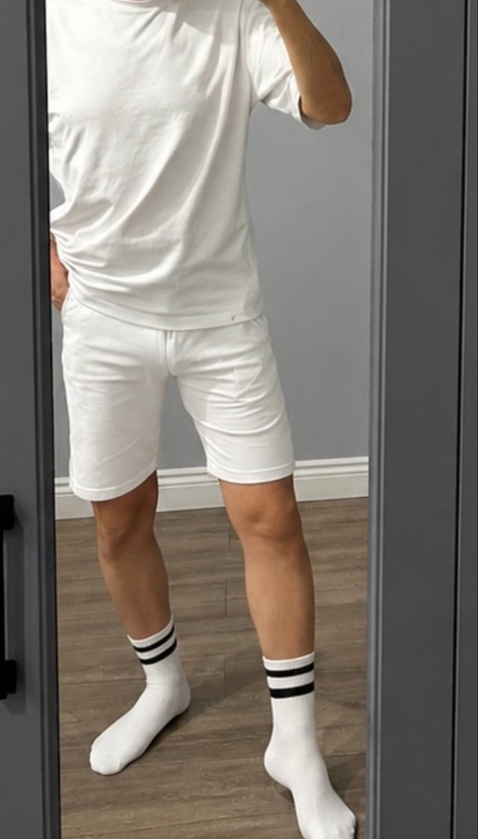 yourmaniam_'s tweet photo. White https://t.co/lGN4epSfah