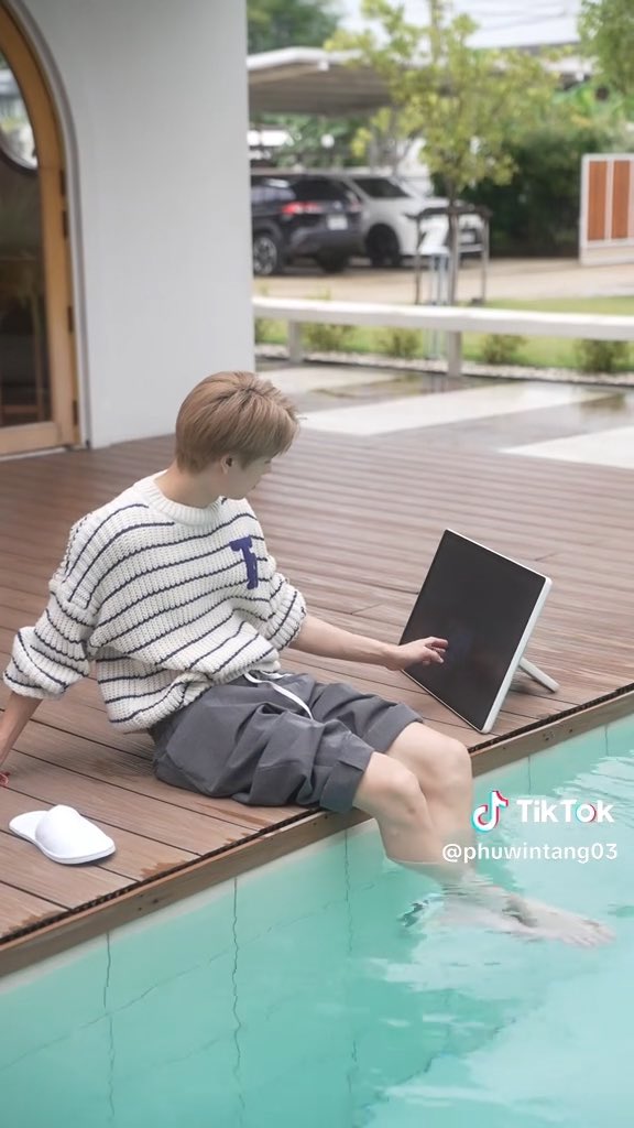 OH_duckyHUN's tweet photo. เป็นไอเท็มที่น่าซื้อตามจริงๆ เหมาะกับคน introvert ชอบอยู่บ้านนอนดูหนัง/ซีรีส์/ฟังเพลงวนๆไป ไอเลิ้บการได้กินๆนอนๆอยู่บ้านมากที่สุดเลย🤟
#SamsungTheMovingStyle
#phuwintang https://t.co/uLzrzA2eAX