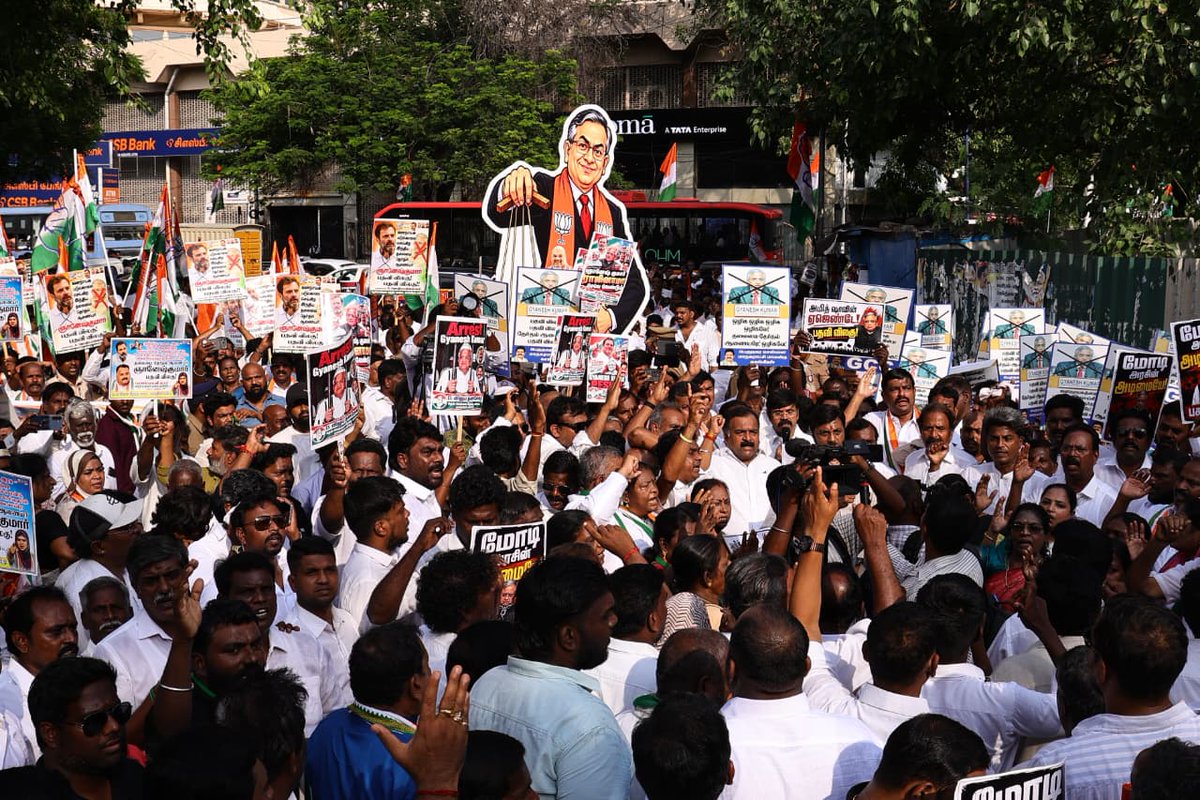 INCIndia's tweet photo. The @INCTamilNadu, under the leadership of TNCC President @manickamtagore ji, took to the streets in protest against CEC Gyanesh Kumar today.

Our demand is clear: Immediate arrest and prosecution of CEC Gyanesh Kumar.

📍Tamil Nadu https://t.co/5ExuPc38gW