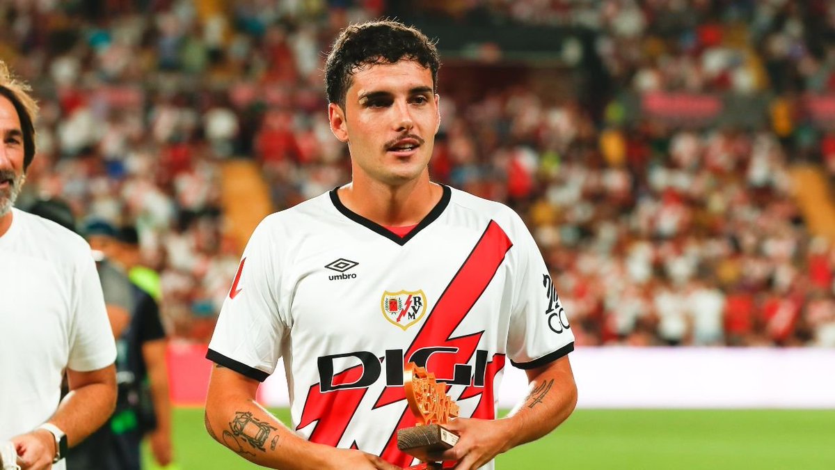 FonsiLoaiza's tweet photo. Futbolistas que se han pronunciado contra el desahucio de Maricarmen, mujer de 87 años

- Borja Iglesias
- Héctor Bellerín
- Aitor Ruibal
- Sergio Camello https://t.co/pU2JmSTAUB