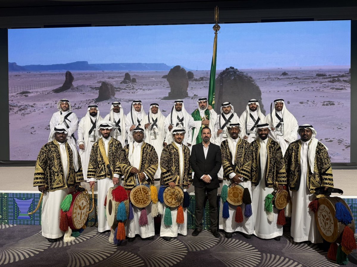 alhajjaj_2's tweet photo. تكريم فرقة #الجوف
لمشاركتهم المتميزة في حفل اليوم الوطني من قبل سفارة خادم الحرمين الشريفين لدى المملكة الأردنية الهاشمية #الاردن #عزّنا_بطبعنا https://t.co/nPfck82O05