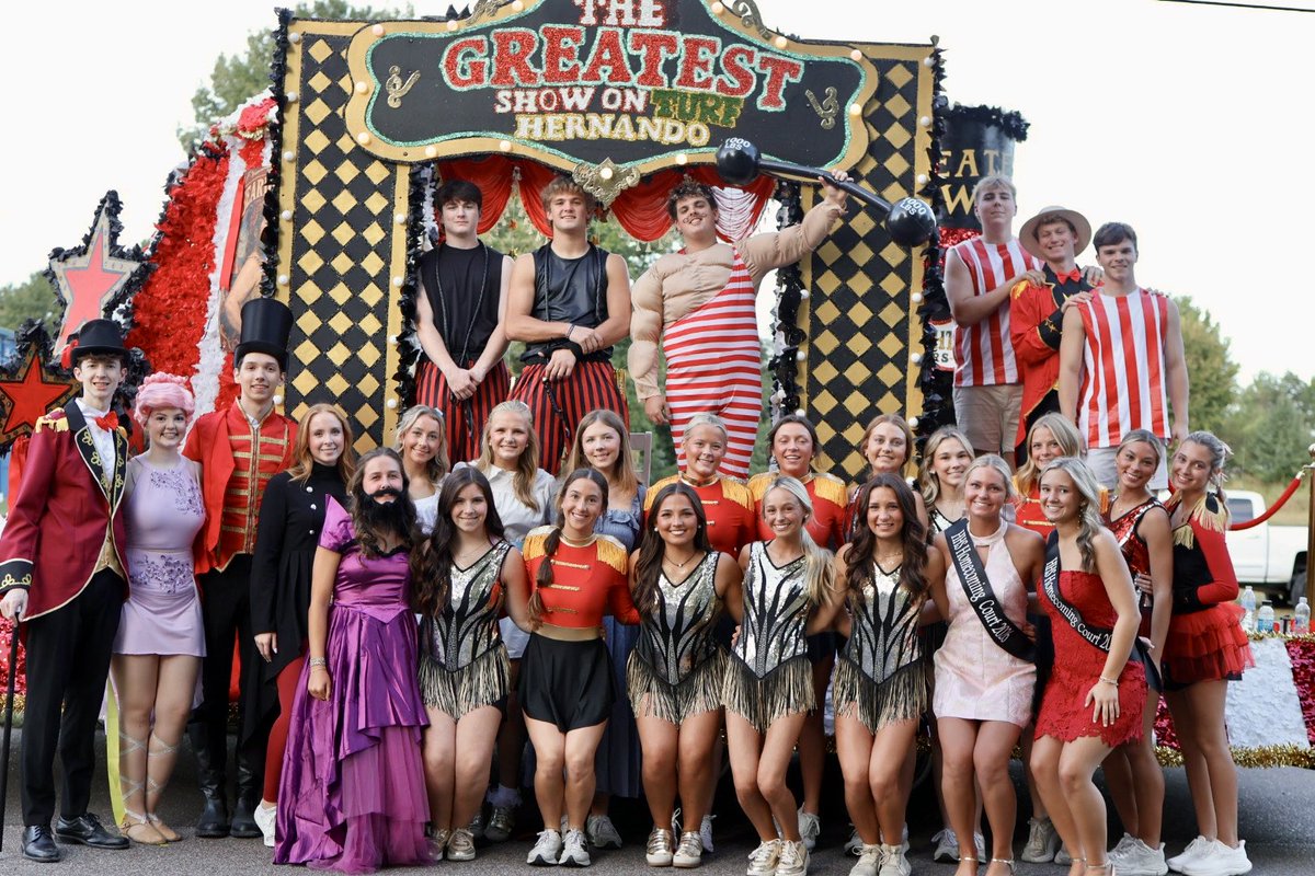 DCSeNews's tweet photo. 🏈 💛 🐅  Excitement was in the air as the community came together to celebrate Hernando High School's Homecoming! From festive floats to smiling faces, it was a parade full of school spirit and unforgettable memories. 🎊 #TeamDCS #BeTheStandard https://t.co/ImnxnMSU85