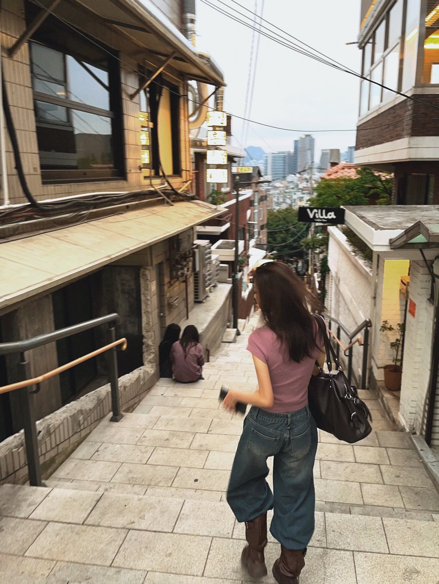 udtt_official's tweet photo. [#권예진]

🌕🍂

#UDTT #우당탕탕소녀단 
#KWONYEJIN https://t.co/16qZN5i0qJ