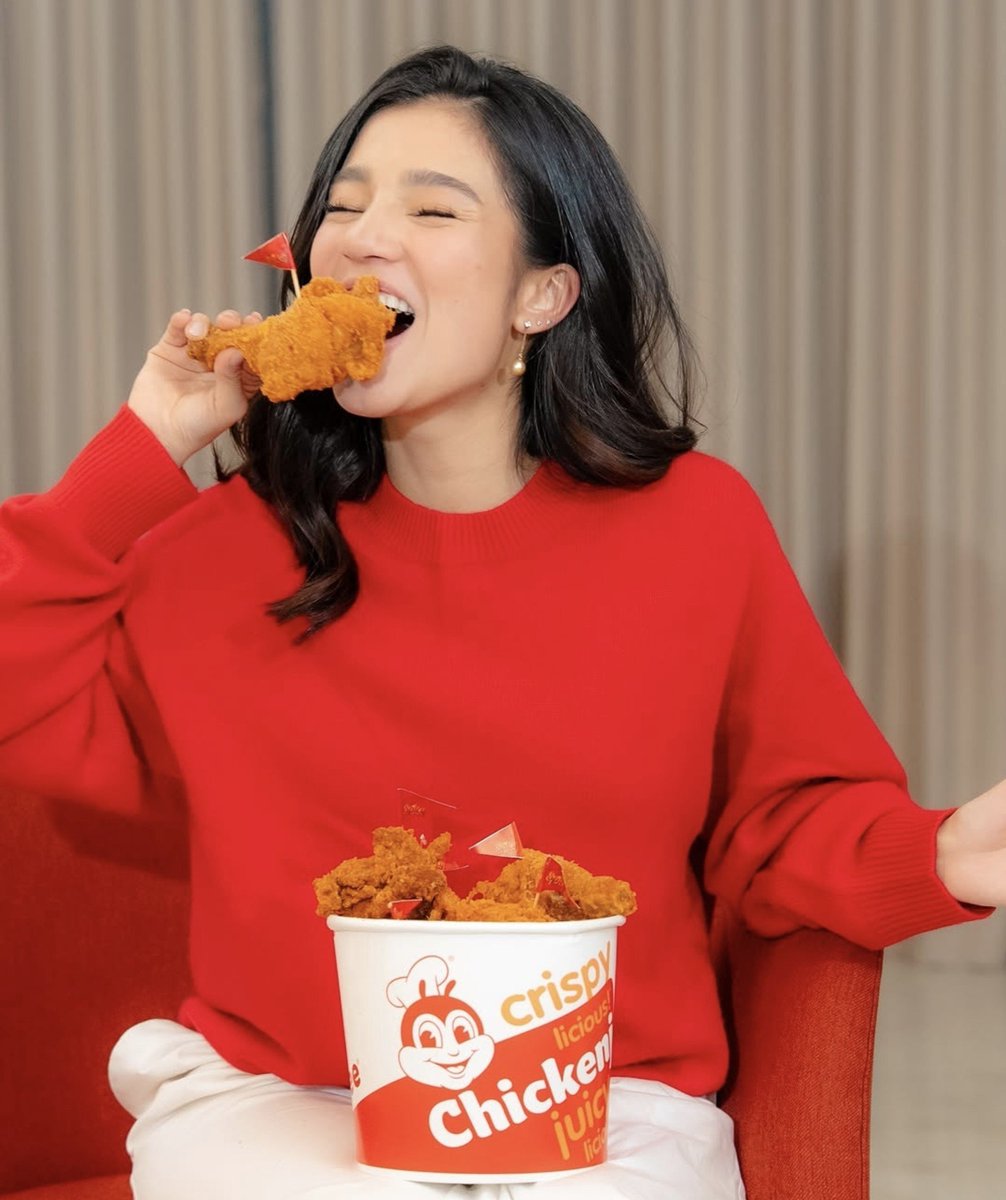 donbellehome's tweet photo. #DonBelle for Jollibee 🍗❤️ https://t.co/e1wTSPxHQz