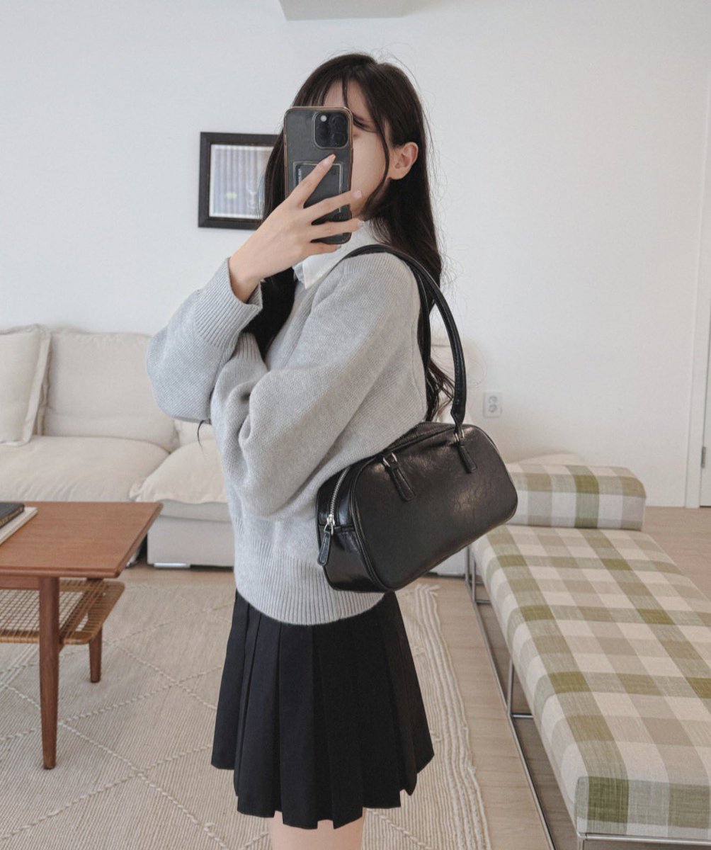 mood_swiing's tweet photo. #RT이벤트 #광고
🛍️RT하신 2분께 원하시는 가방을 보내드려요

가격도 활용도도 만족스러운 가을 신상 가방들!

전부 휘뚤마뚤 들고 다니기 좋은 스타일에다 수납력도 짱짱한 최고의 가방들,,
특히 바리바리스타들에게는 컴피 숄더 크로스백을 추천합니다★.ᐟ https://t.co/Ni5x9JLl4q
