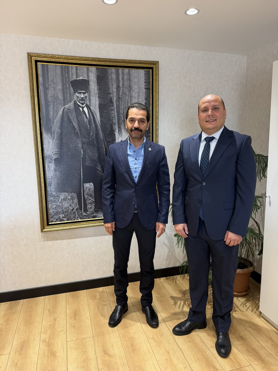 prfdrfatihiscan's tweet photo. Mesleğinde çok başarılı ve değerli Harita Mühendisi meslektaşım BAŞKENTGAZ Harita ve Kamulaştırma Müdür Yardımcısı Semih Şimşek’i sendikamızda ağırlamaktan büyük memnuniyet duydum. Kendisiyle keyifli bir sohbet gerçekleştirdik. Samimi sohbeti ve nazik ziyaretinden dolayı çok teşekkür ediyor, başarılı çalışmalarında kolaylıklar diliyorum.