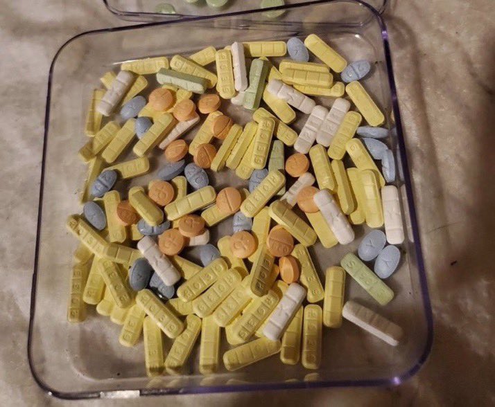 Rustoleumspray's tweet photo. The only type of salad I want 😍 #drugtwt #xanax #xantwt

https://t.co/2oCr8PQ53W https://t.co/j7XlvU9ypA