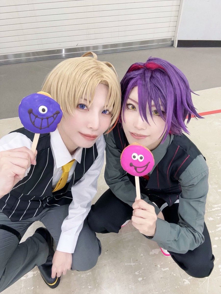 lokuto's tweet photo. cos/
お誕生日ボーイと一緒にa!行ってきた！
1億年ぶりくらいにイベントでコスして無駄に緊張したけど楽しかった〜！お話してくださった皆様ありがとうございました🫶ドーナツかわいい🍩 https://t.co/j8Kap05eg8
