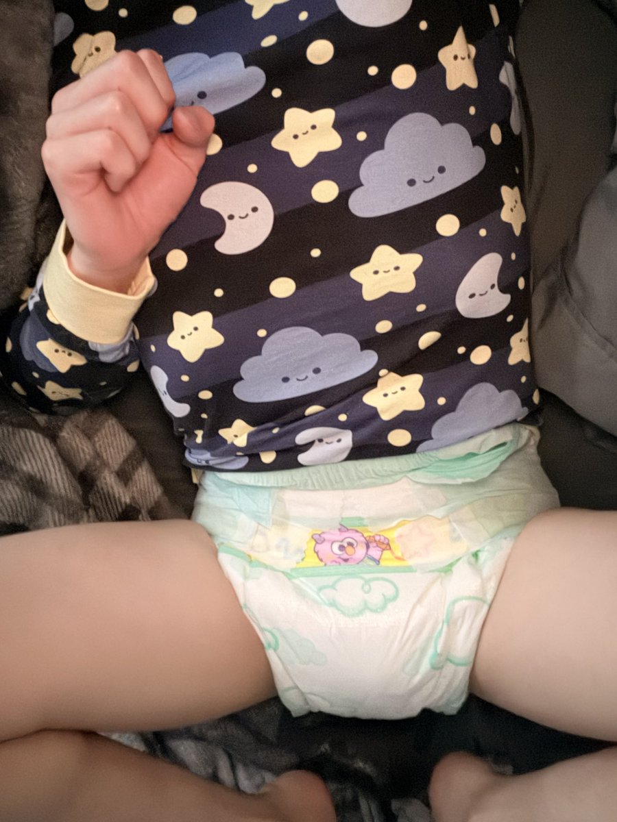 littlestvin's tweet photo. night-time themed outfit from last night :>
it’s getting so chilly now... brrrr!! ☁️🌑 https://t.co/ZQVJ5fS3N5