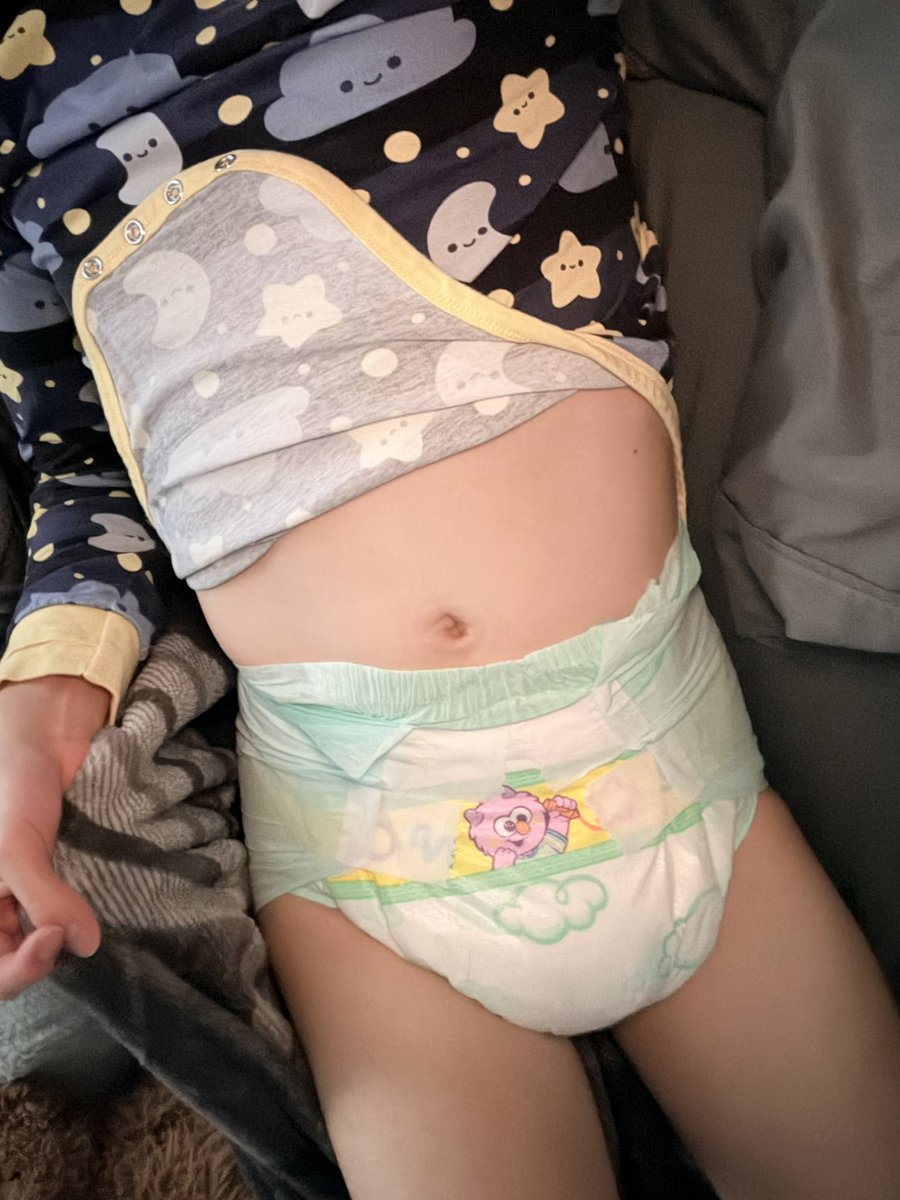 littlestvin's tweet photo. night-time themed outfit from last night :>
it’s getting so chilly now... brrrr!! ☁️🌑 https://t.co/ZQVJ5fS3N5