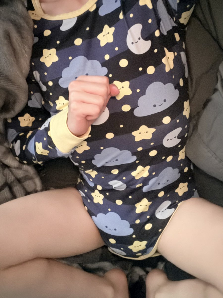 littlestvin's tweet photo. night-time themed outfit from last night :>
it’s getting so chilly now... brrrr!! ☁️🌑 https://t.co/ZQVJ5fS3N5