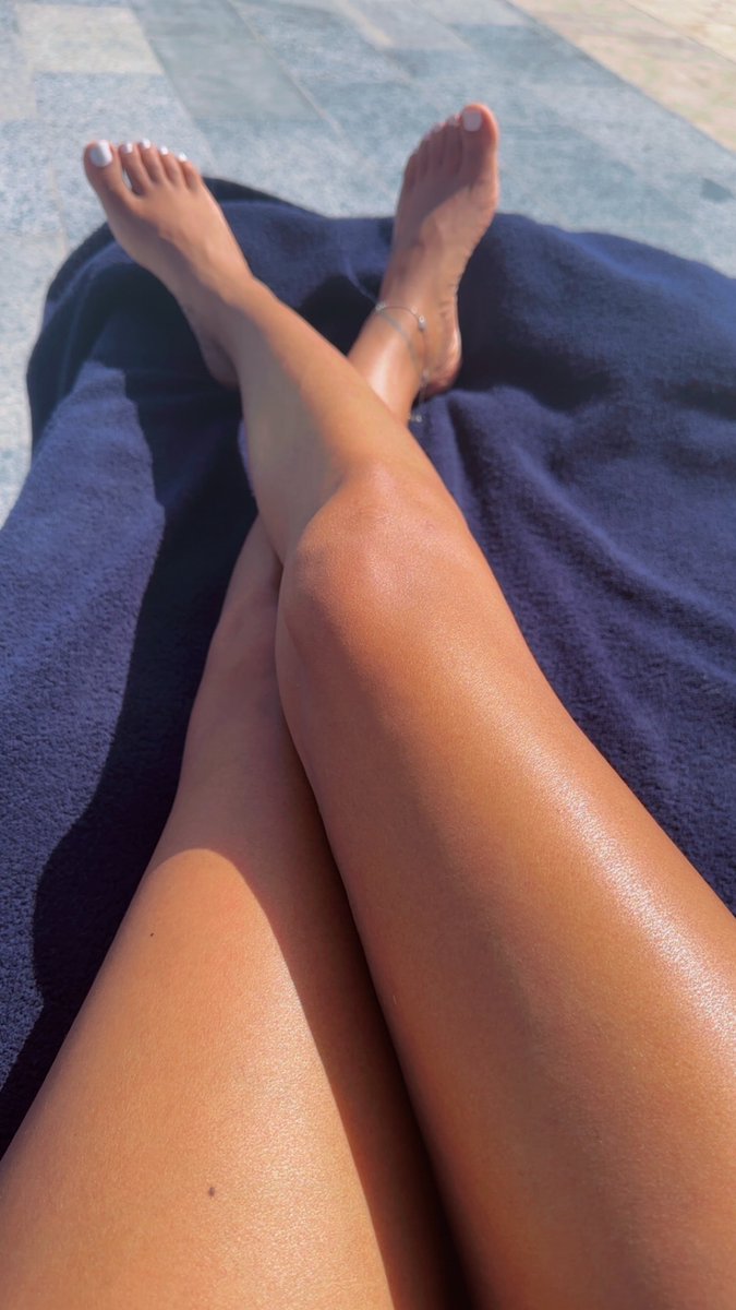 QueenAlaraRaye's tweet photo. A Little Tease

A Queen pays attention to the details

Her skin, her nail polish...the way she carries herself

So...Tell me

Are you a fan of beautiful feet?

I have a feeling some of you are. 😉 https://t.co/adpcCMlztJ