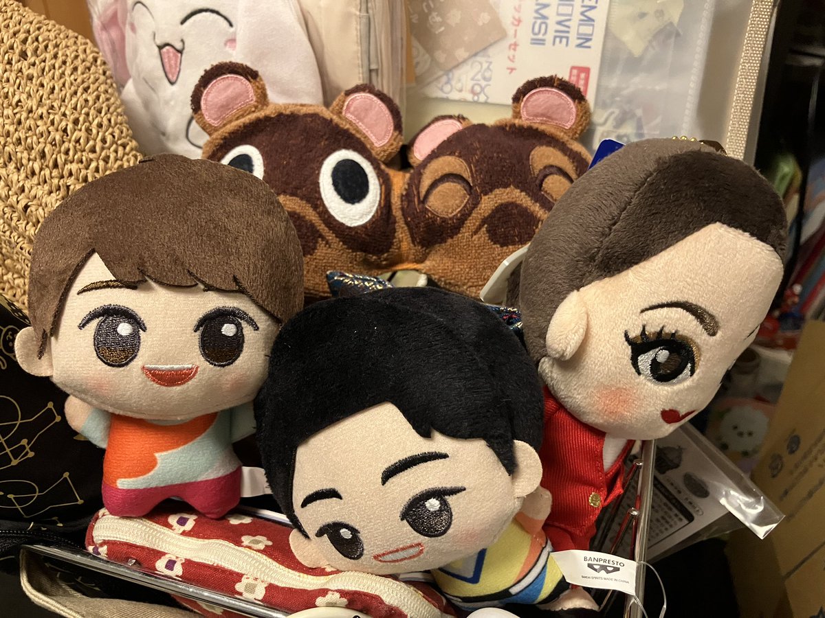 tomohanareme's tweet photo. モコナ【 #レイアース】、
つぶきちとまめきち【 #あつ森】、
ゆういちろうお兄さんとかずむお兄さん【 #おかあさんといっしょ】、綾小路麗華【 #USJ】

全てを一緒に置いたらすごくなった\(o▽n)/
カオス(∩´∀`∩)💕 https://t.co/3NJuGb4G4d