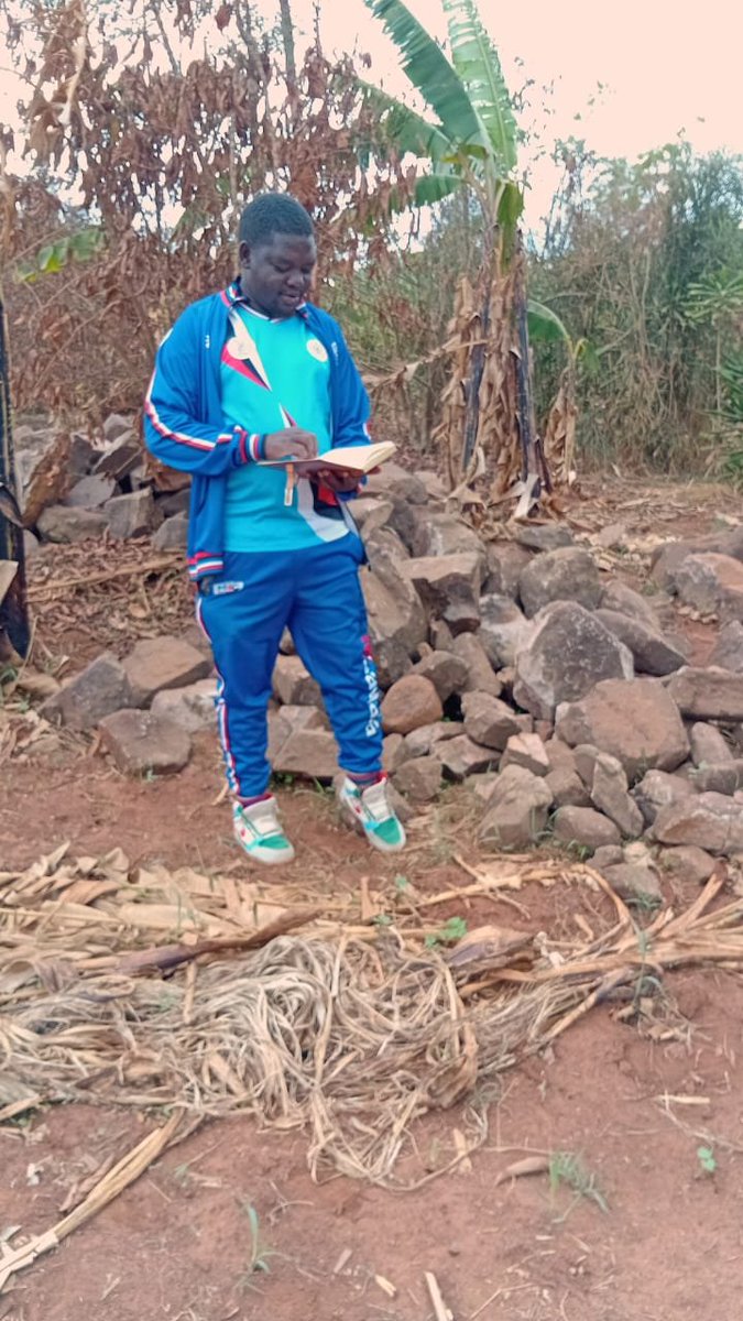 VitusNkuna's tweet photo. CHADEMA Wilaya ya Kyerwa tumeanza rasmi  ujenzi wa Ofsi ya Chama. Ofsi hii itakuwa ya kisasa yenye Ofsi za Chama na Mabaraza yake, pamoja na Ukumbi wa Mikutano unaoweza kuingiza watu zaidi ya 200.
Ujenzi huu ni kwa nguvu za Wanachadema na Wapenda mabadiliko.
#PeoplesPower https://t.co/6GHhTVjtMI