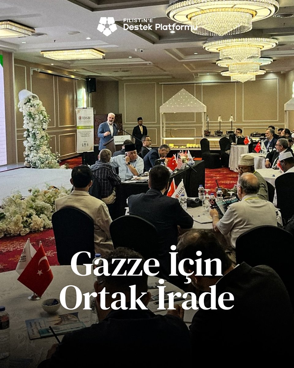 destekfilistine's tweet photo. Kuala Lumpur’da, İslam dünyasının sivil toplum temsilcileriyle aynı sorumluluk bilinci etrafında bir araya geldik.

İDSB 40. Konsey Toplantısı kapsamında Filistin’e Destek Platformu olarak yürüttüğümüz çalışmaları aktardık. Uluslararası dayanışmayı güçlendirecek somut adımları ve ortak iş birliği imkânlarını değerlendirdik.

Gazze’de devam eden soykırım karşısında İslam dünyasının potansiyelini fiili bir iradeye dönüştürmek, coğrafi sınırları aşan güçlü bir dayanışma hattı kurmak hepimizin tarihi yükümlülüğüdür.

Filistin'in sesini dünyada duyurmak için mücadeleye devam ediyoruz. Kuala Lumpur’dan Gazze’ye uzanan bu kardeşlik bağını, ortak sözümüz ve kararlı duruşumuzla büyütmeyi sürdüreceğiz. 🇹🇷🇲🇾🇵🇸

📍 Kuala Lumpur, Malezya