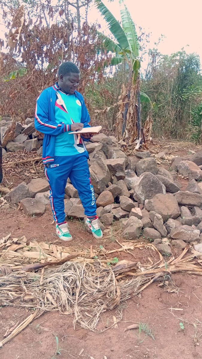 VitusNkuna's tweet photo. CHADEMA Wilaya ya Kyerwa tumeanza rasmi  ujenzi wa Ofsi ya Chama. Ofsi hii itakuwa ya kisasa yenye Ofsi za Chama na Mabaraza yake, pamoja na Ukumbi wa Mikutano unaoweza kuingiza watu zaidi ya 200.
Ujenzi huu ni kwa nguvu za Wanachadema na Wapenda mabadiliko.
#PeoplesPower https://t.co/6GHhTVjtMI