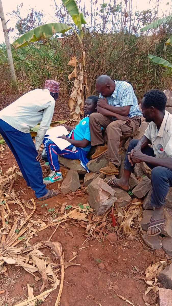 VitusNkuna's tweet photo. CHADEMA Wilaya ya Kyerwa tumeanza rasmi  ujenzi wa Ofsi ya Chama. Ofsi hii itakuwa ya kisasa yenye Ofsi za Chama na Mabaraza yake, pamoja na Ukumbi wa Mikutano unaoweza kuingiza watu zaidi ya 200.
Ujenzi huu ni kwa nguvu za Wanachadema na Wapenda mabadiliko.
#PeoplesPower https://t.co/6GHhTVjtMI