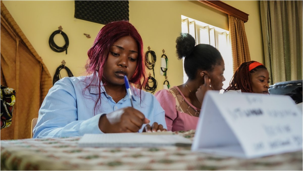PanziFoundation's tweet photo. Les 17 et 18 septembre, la Fondation #Panzi a réuni 27 membres de structures bénéficiaires pour renforcer la gouvernance, les outils de gestion et les plans d’affaires de leurs activités génératrices de revenus. 

Un pas de plus vers l’autonomisation économique des femmes. #RDC https://t.co/GlE4IjOutG