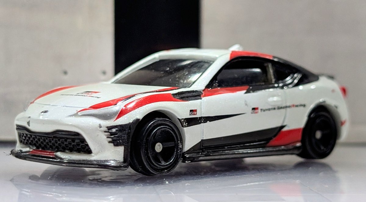 WsVXbXqnmV8137's tweet photo. トミカ 4D
トヨタ 86GR
TOYOTA GAZOO Racing color ver
フリマで300円で購入したトミカ4Dの86
電池入れ替たら作動出来ました✨
#ミニカー #トミカ #トミカ4D #86GR https://t.co/p06cUeJnbj