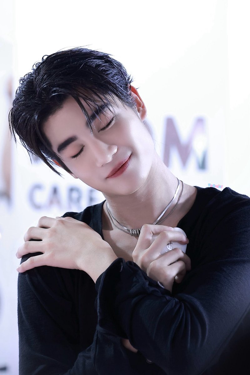Little_Rabbit6's tweet photo. Softest moment, sweetest smile. 🤍🌡️

INNONGSA X YSL LIVE

#YSLCareCrushxInnOngsa
#ongsacelcius @Ongsacelcius1 https://t.co/lDrv2sWTJe