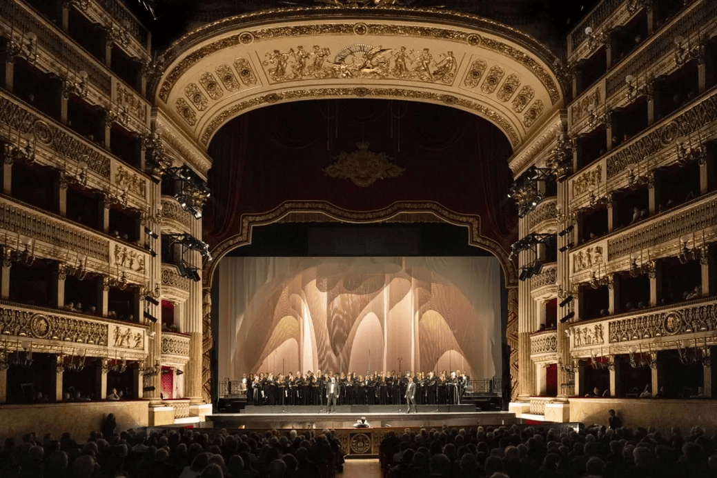 FelicidadC3ge3's tweet photo. El concierto de esta noche en el Teatro Real es espectacular! Voces increíbles y una puesta en escena que te deja sin aliento. No te lo pierdas si estás en Madrid!， https://t.co/yqt2VMPe75