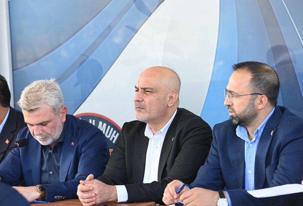 AkKahramanmaras's tweet photo. İl Başkanımız M.Burak Gül, Büyükşehir Belediye Başkanımız Fırat Görgel, Dulkadiroğlu İlçe Başkanımız Ali Çam ve Teşkilatımız;

Dulkadiroğlu Muhtarlar Derneği Başkanı, Güzelyurt Mahalle Muhtarımız Sn. Yakup Uğur’un ev sahipliğinde, Dulkadiroğlu İlçesi Mahalle Muhtarlarımızla bir araya geldiler.

Mahallelerimizin ihtiyaçları, vatandaşlarımızın talep ve beklentileri üzerine istişarede bulunulan buluşmada; #Dulkadiroğlu’muz için yürütülen ve planlanan çalışmalar değerlendirildi.

Şehrimizin her mahallesine daha güzel hizmetler ulaştırmak için ortak akıl, istişare ve güçlü iş birliğiyle çalışmaya devam ediyoruz.

Nazik ev sahiplikleri ve kıymetli katkıları için tüm muhtarlarımıza teşekkür ederiz.

#AKPARTİ
#TürkiyeYüzyılı
#Kahramanmaraş 🇹🇷