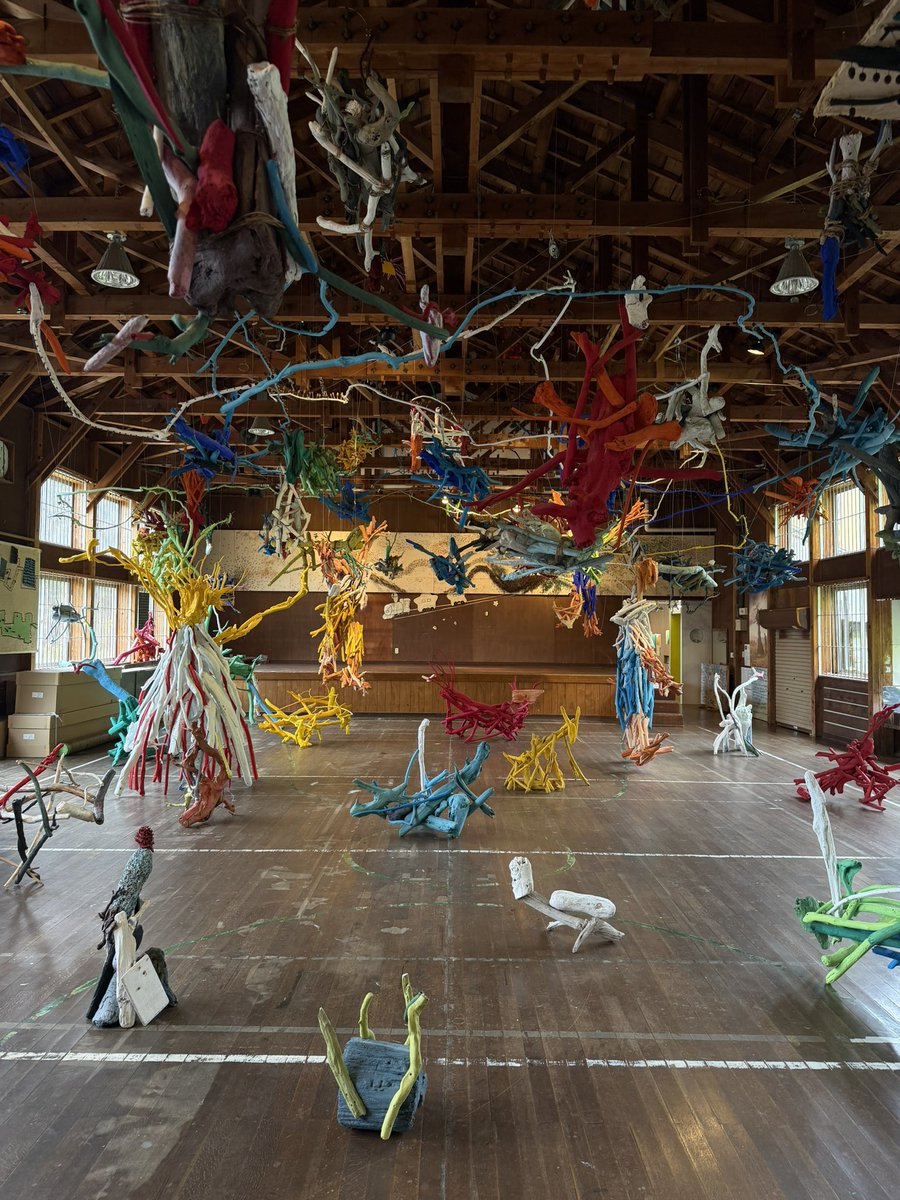 saintgumi's tweet photo. i visited a museum inside an abandoned school https://t.co/7OJR55MPMr