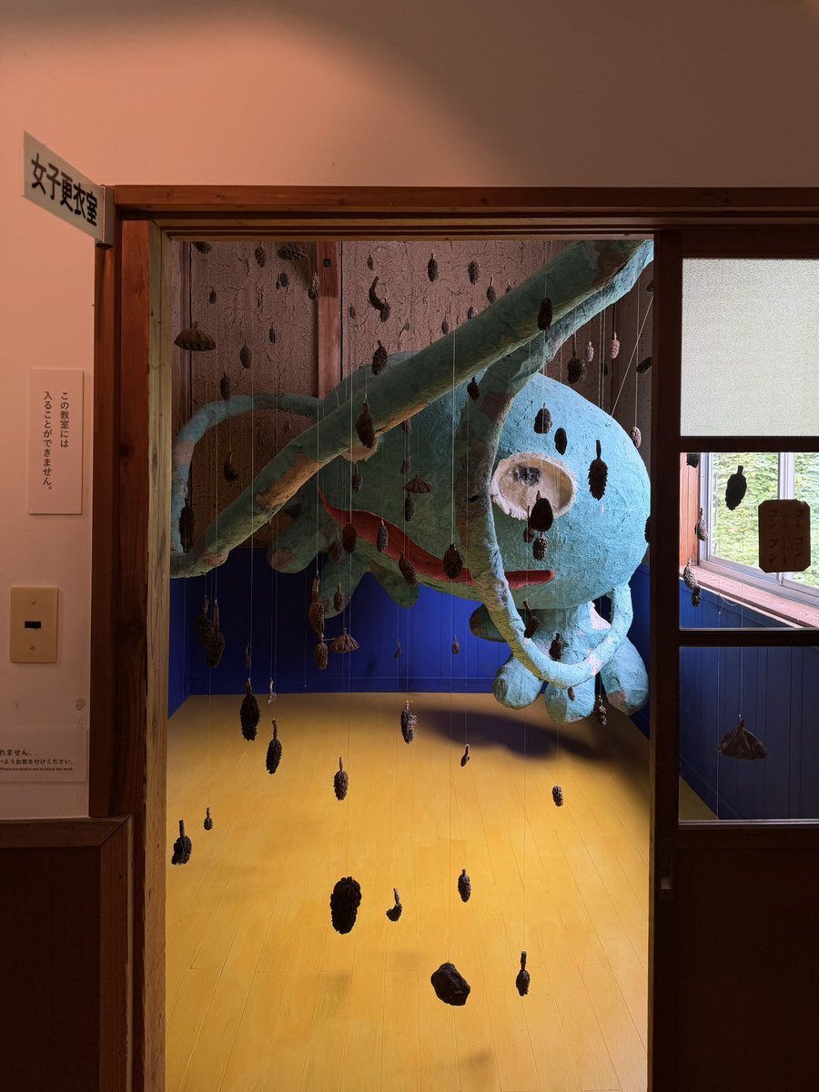 saintgumi's tweet photo. i visited a museum inside an abandoned school https://t.co/7OJR55MPMr