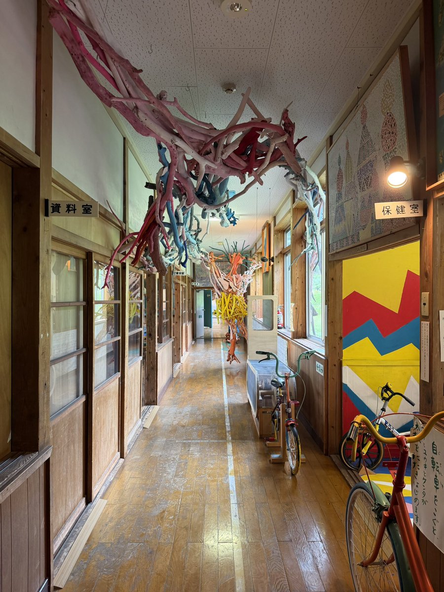 saintgumi's tweet photo. i visited a museum inside an abandoned school https://t.co/7OJR55MPMr