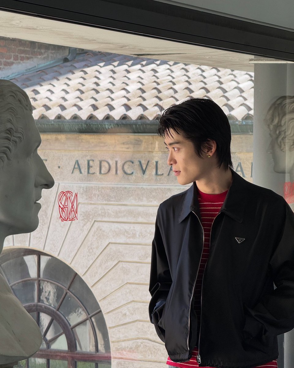 JJHLOOKS's tweet photo. _jeongjaehyun

JAEHYUN DEFINES PRADA
#PradaSS27 #PradaSS27xJaehyun @Prada https://t.co/YalLLCnL4z