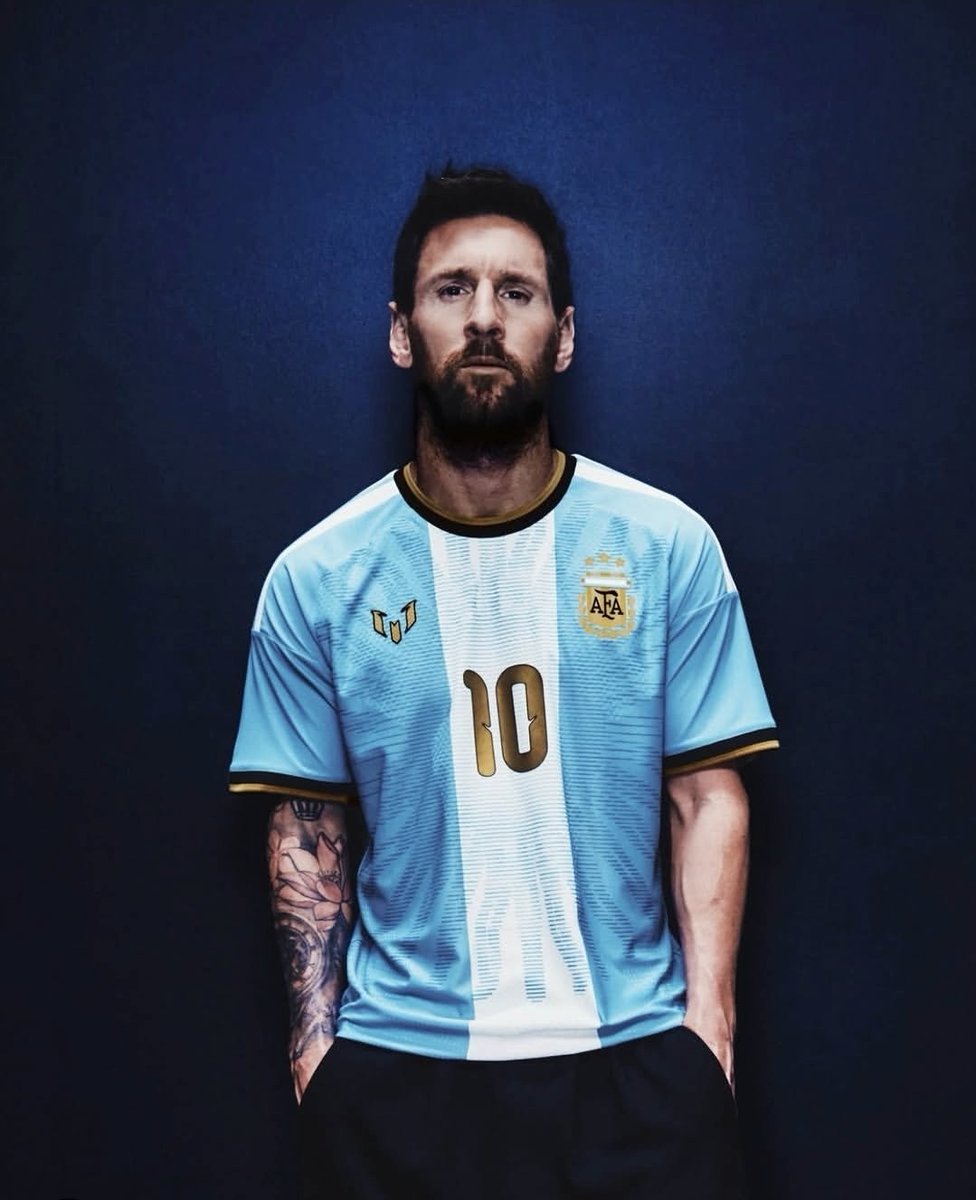 PoojaMedia's tweet photo. Messi models his last jersey before his retirement 😭 https://t.co/PN9JEYLbqi
