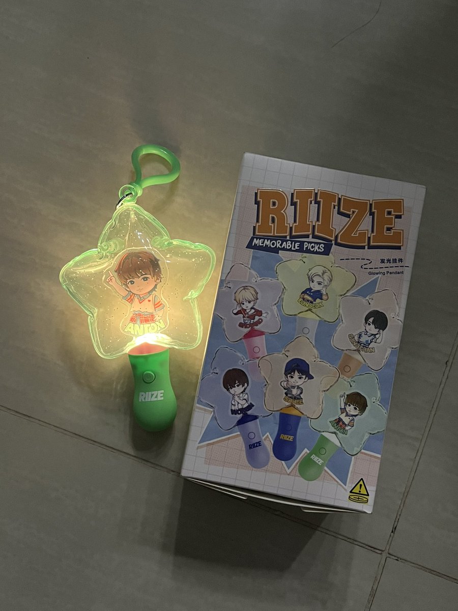 vanessahutama's tweet photo. WTT RIIZE POPMART
GLOWING PENDANT

HAVE : ANTON
WANT : WONBIN / SOHEE (prio wonbin)

or sell 255k
(inc packing, exc adm jika ada)

beli 2x double anton😭😭
🇮🇩 ina only
trade via 🍊 https://t.co/OF7aGV2uW7