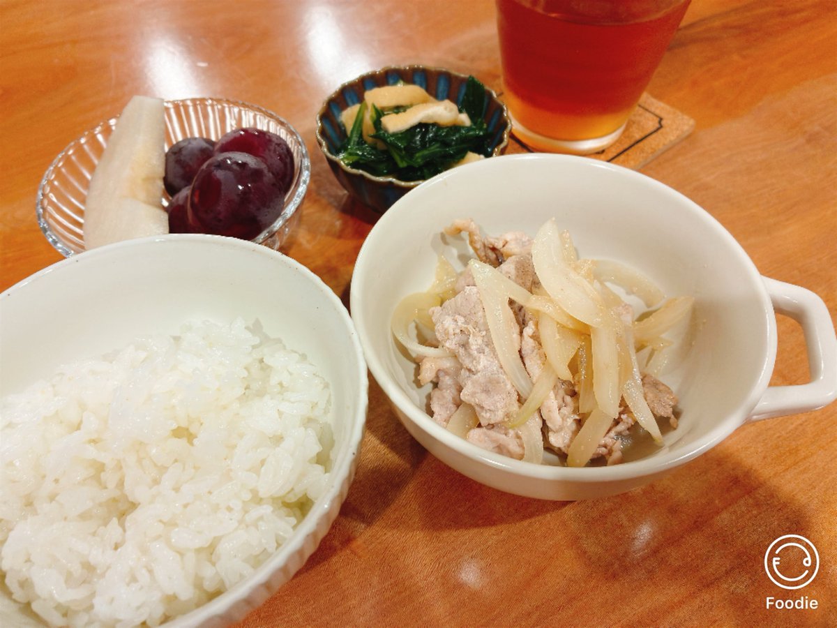 nrm8989's tweet photo. 二日間おつかれ様でしたー
秋になって過ごしやすい🌝お団子じゃなくロールケーキいただきます🍰笑
また週末は雨予報。千葉の方は大変だろなぁ、、、台風も何事ないといいけど😱

#おうちごはん𓎩𓌉𓇋  #中秋の名月 https://t.co/SFGpLGtA0Z