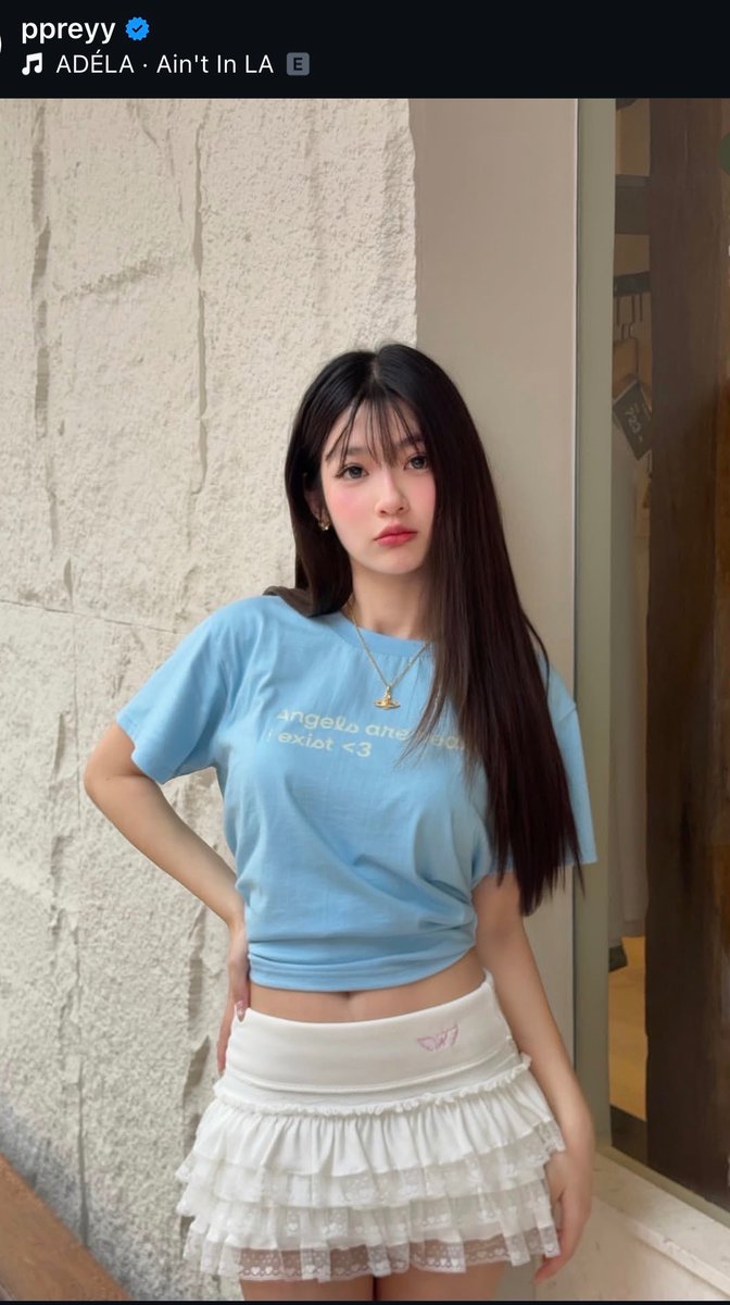 MinnaraSonseeda's tweet photo. ใครเบื่อแขนยาว มากดเสื้อยืด angel are real tee ของ ppreyy ได้นะ มีหลายสีคือสวยทุกสีจริง แต่นี่ชอบสีฟ้าเบบีบลูคือมันเด่นมากอ่ะ แมทลุคได้ทั้งสั้นและยาว เป็นเสื้อยืดที่ใส่ everyday look ได้แมทไปคาเฟ่คือจึ้งงงง กด 9.25 ราคาน่ารักมากกก