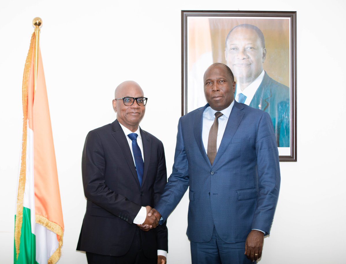 DG_OOASWAHO's tweet photo. À Abidjan, le Directeur Général de l’OOAS, le Professeur Palokinam T. PITCHE, a été reçu par S.E.M. @AdamaDOSSO, Ministre Délégué chargé de l’Intégration Africaine et des Ivoiriens de l’Extérieur.

Les échanges ont porté sur l’installation de l’OOAS en Côte d’Ivoire, notamment l’Accord de siège et l’aménagement du nouveau siège de l’Organisation à Grand-Bassam.

🔗 Lire l’article complet : https://t.co/UxHuoR35jz

#OOAS #CEDEAO #CôtedIvoire #IntégrationAfricaine #Coopération
