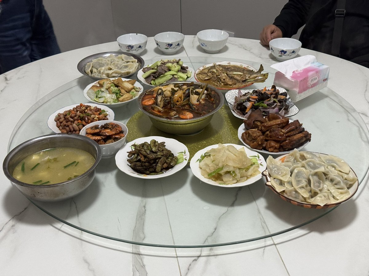 yyuan0508's tweet photo. 哭了一场睡了一觉，好了。天黑后作为主力包饺子，晚上吃了四五个，好了。 https://t.co/nMitynwKc7