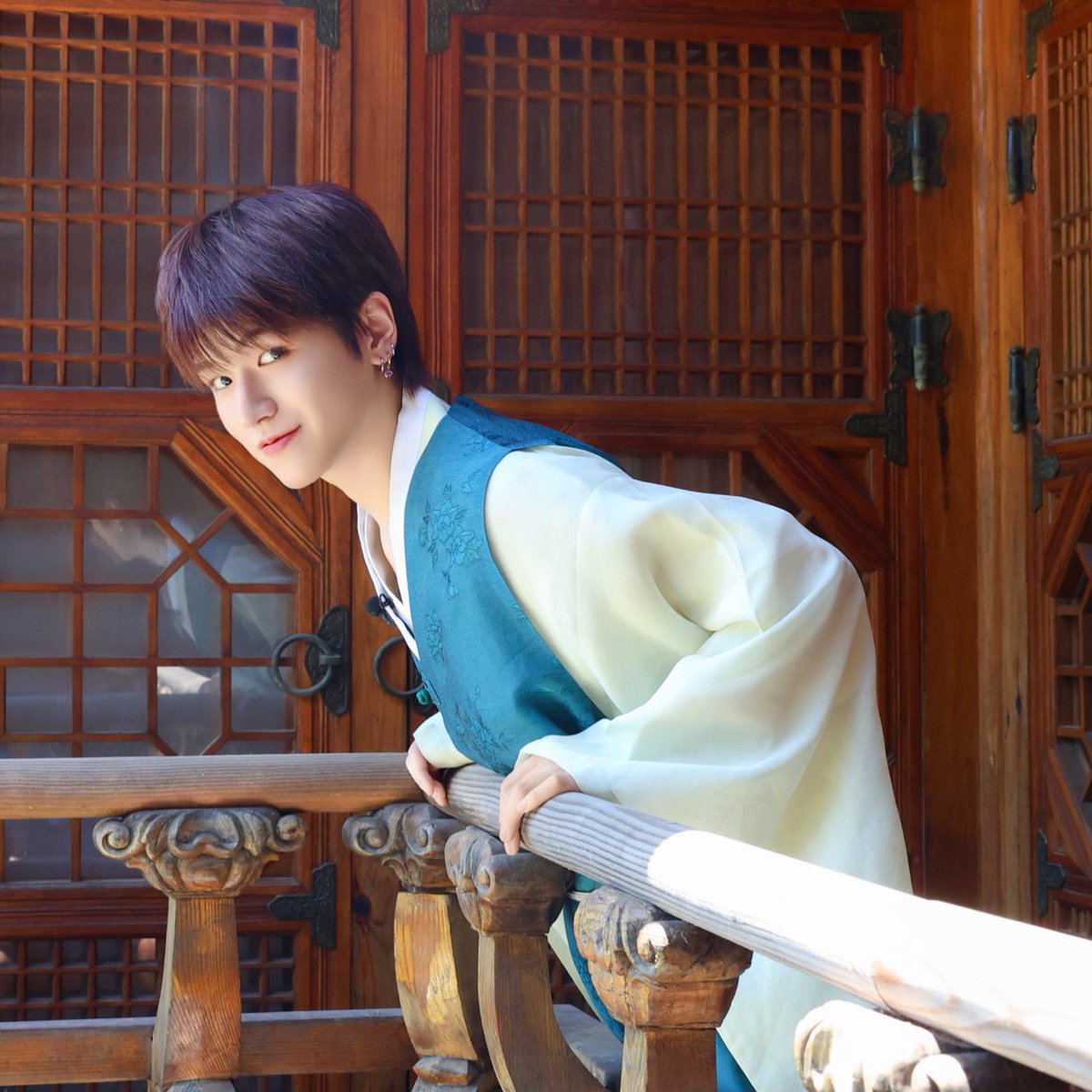 2riwoo03's tweet photo. 한복리우 너무 사랑스러움 ㅜㅜ https://t.co/hBeqqTsNVl
