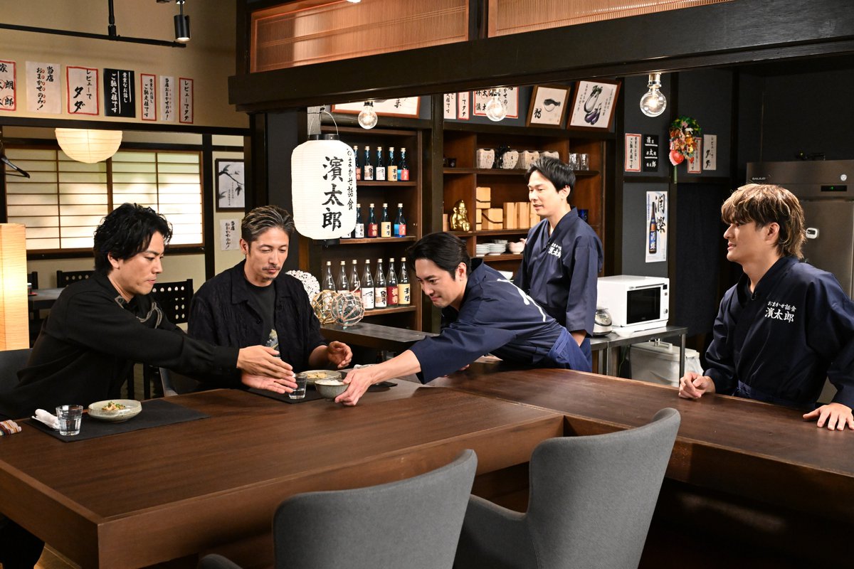 oricon's tweet photo. かまいたち濱家 × 間宮祥太朗 × 森本慎太郎
 『おまかせ話食 濱太郎』開店🎊
⠀
料理好きな3人が
お客様を料理＆トークでおもてなし🍚
⠀
ゲストは玉木宏＆桐谷健太
https://t.co/2EvmryuFQA
⠀
📺️日テレ『おまかせ話食 濱太郎」』
10/4(日)15～16時放送 https://t.co/GHXkFzdGRs
