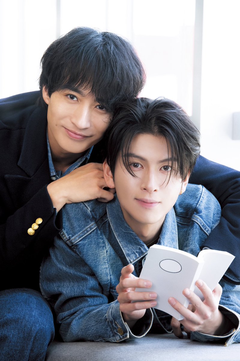 GEKKAN_TVGUIDE's tweet photo. ＼#月刊TVガイド 11月号 発売中！／

「恋をするなら二度目が上等 season2」
#長谷川慎 さん＆ #古屋呂敏 さんが登場💘

season2の第1話のとあるシーンを
イメージした誌面掲載カットを公開📸

"ろびまこ"ならではの仲良しすぎる
近距離SHOT &トークをお届けします☺️

ご購入は🛒
https://t.co/sATkJ2b0Us

https://t.co/KKPXBx3tn9

#恋二度 
@koi_nido 
@therampagefext 
@makoto_lo_olzzz 
@mynameis_Robin