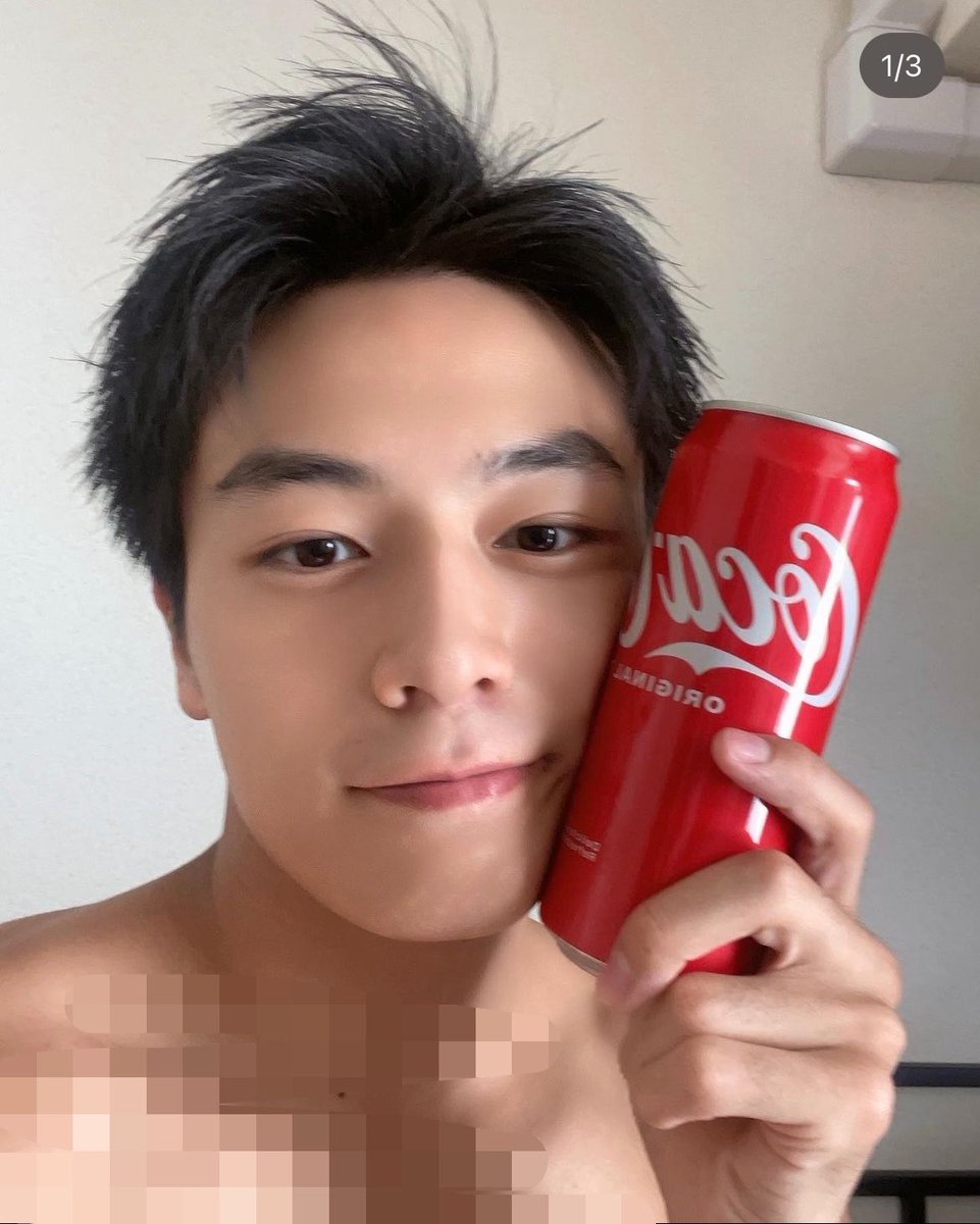 oshigoto006's tweet photo. 待って、消してしまったって思ってた璃佑くんの写真、非表示のところにあってんけど見つかったのは嬉しいけどなんで？
 #コーラ飲みたくなってきた
 #多分ホクロの色気がすごかったからかもしれんよってモザイクしてみた
 #逆にまあいいか https://t.co/QGGWATIBcz