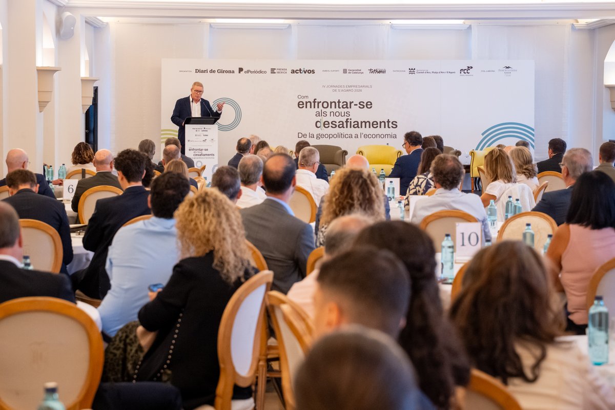 economiacat's tweet photo. Secretari General @Juli62Fernandez: 💬“El Govern ha aprovat el pressupost més expansiu dels últims anys, amb 9.000 M€ més que el 2023”

El secretari general d’Economia ha participat en les IV Jornades Empresarials de S’Agaró, on també ha destacat la importància que s’aprovi el nou model de finançament, que aportarà 4.700 M€ addicionals per finançar les polítiques públiques que Catalunya necessita.

📰 Tota la informació: https://t.co/9smvyglLcx