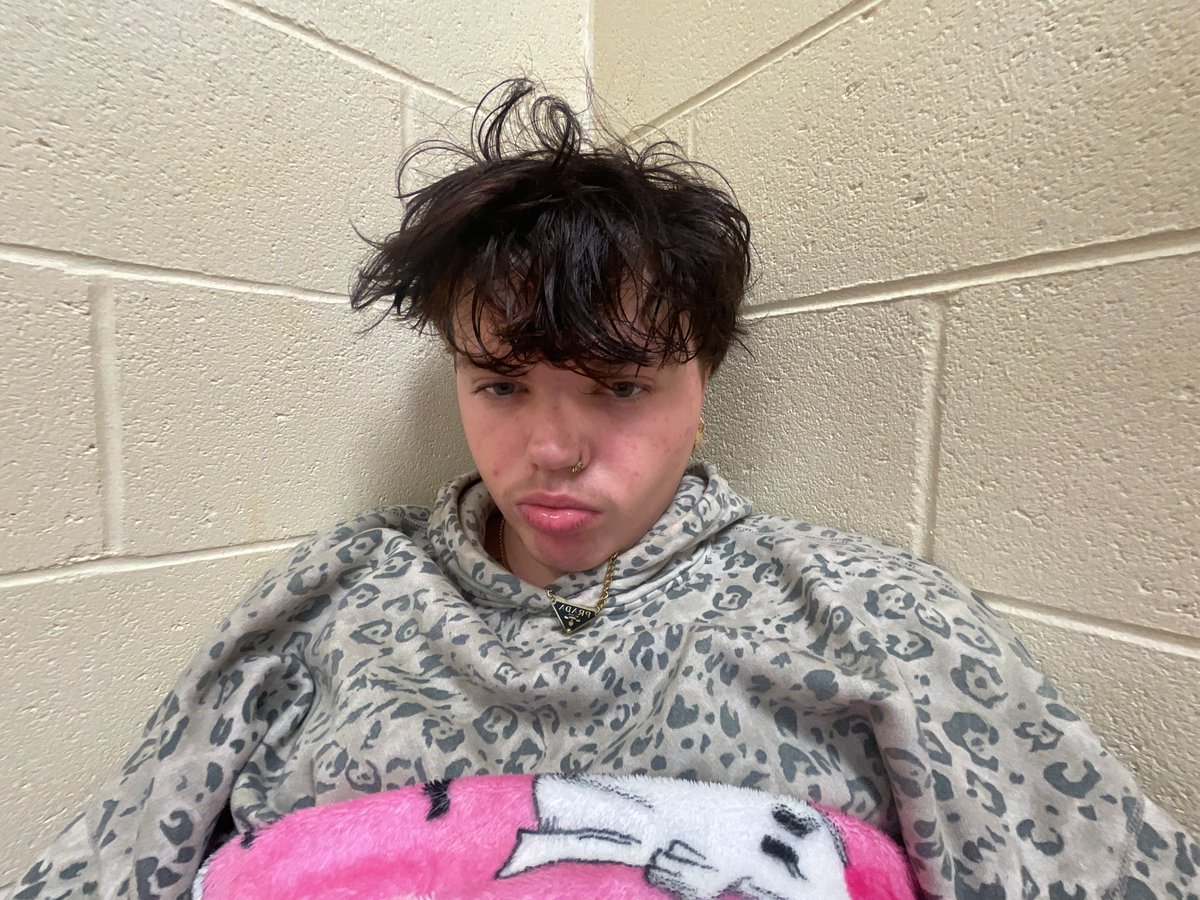 Caleb4215528428's tweet photo. No makeup today! https://t.co/nHgGvyZlqV