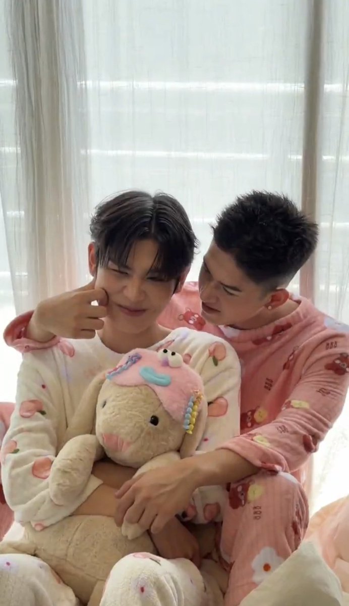 totallytonkla's tweet photo. มาเป็นคู่ หวานเลย ☺️💕
#PaoTonkla
#tonklashr
#paopichitchai
#SleepoverParty https://t.co/epjWTGbuCt