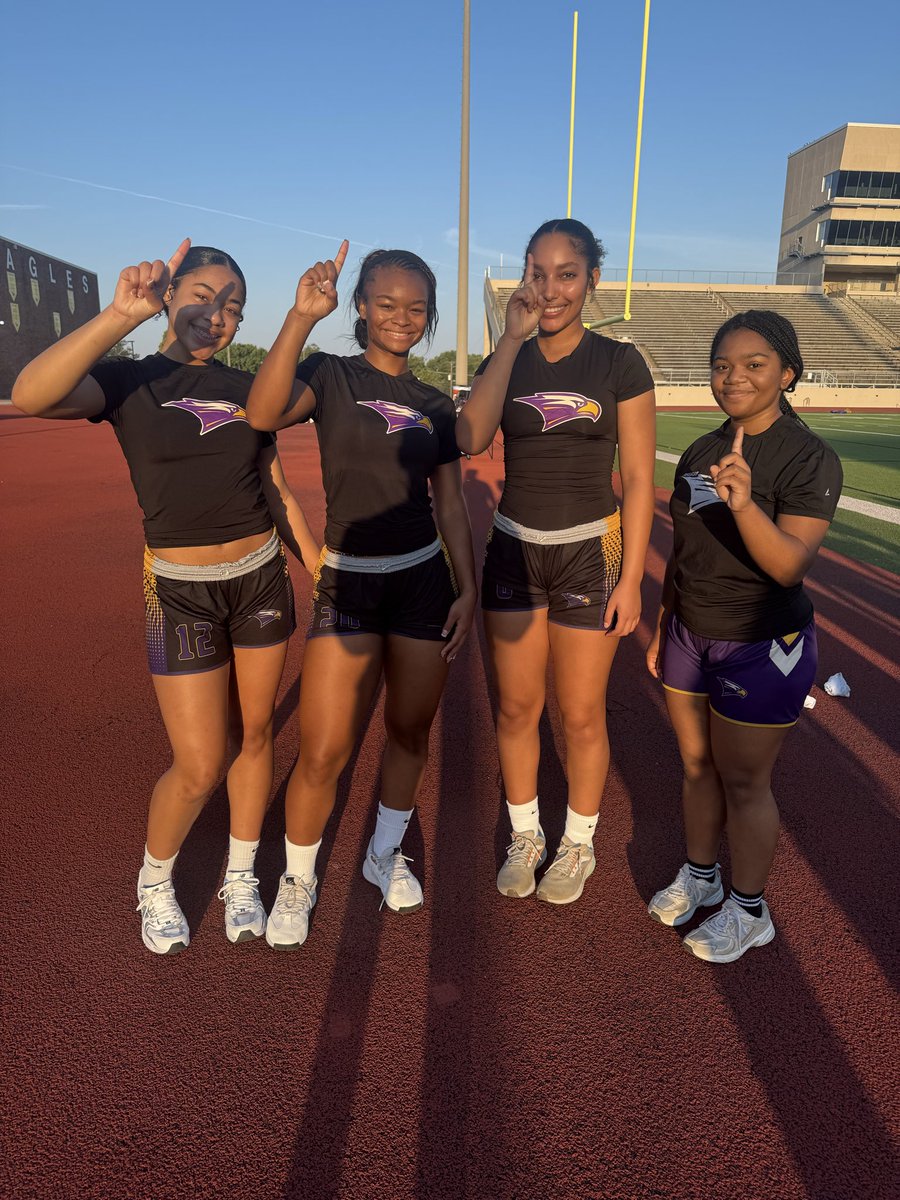 LE_HOOPS's tweet photo. S/O to our Hyrox Challenge Winners🥇. Top competitors on Sled Pushes, Farmer’s Walk, Broad Jumps, Mile Finisher & RICH ENERGY ⚡️
Liana/Sky/Leyah/Amor
💪🏾💪🏾💪🏾💪🏾
#5weekchallenge #meetthechallenge #exceedthechallenge #richenergyloading https://t.co/Gk6Tkqipe3