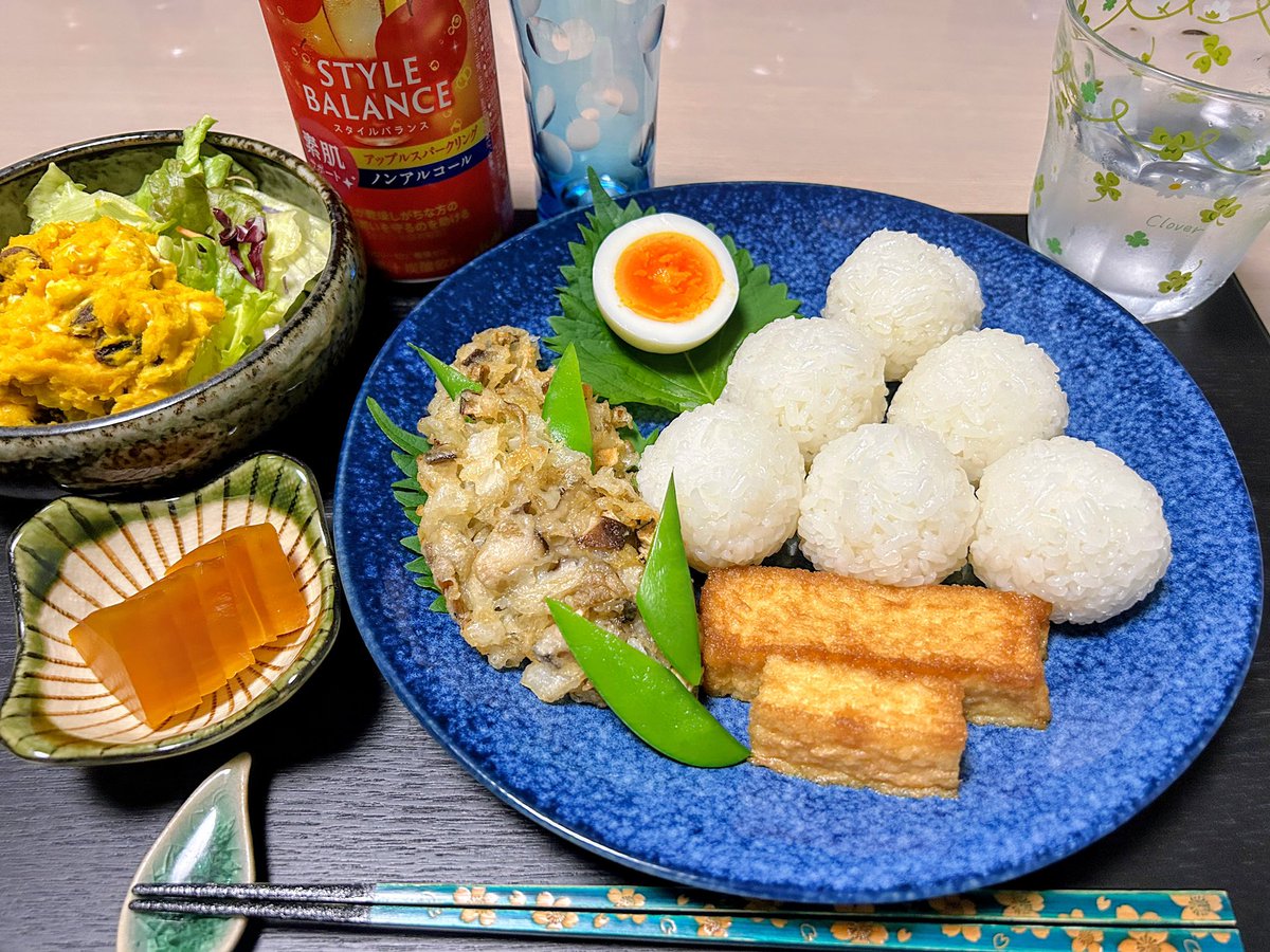 nyoehoara's tweet photo. 🎑いつもいいねありがとうございます🎑
(*´꒳`*)
今日は中秋の名月ですねぇ
お月さまは今の時間よく見えます✨
毎年恒例の「たんの和菓子店」さんの練り切りも購入済♡
https://t.co/VGVDyJrTPI
🍀お夕飯は月見団子に見立てた小にぎり他
#おうちごはん #夜ごはん #料理記録 #ねこ好き https://t.co/KgtnHA47IV